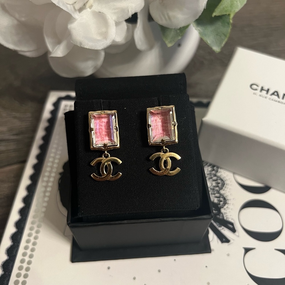 CHANEL Pink Tweed Gold CC Logo Dangle Earrings
